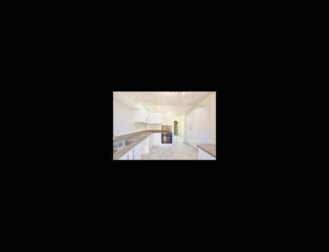 3 BEDROOM TOWNHOUSE FOR SALE IN SUNNINGDALE